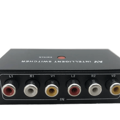 صندوق محول الصوت والفيديو للسيارة 2 في 1 مخرج 7 Car audio and video AV converter box 2-in-1-out converter